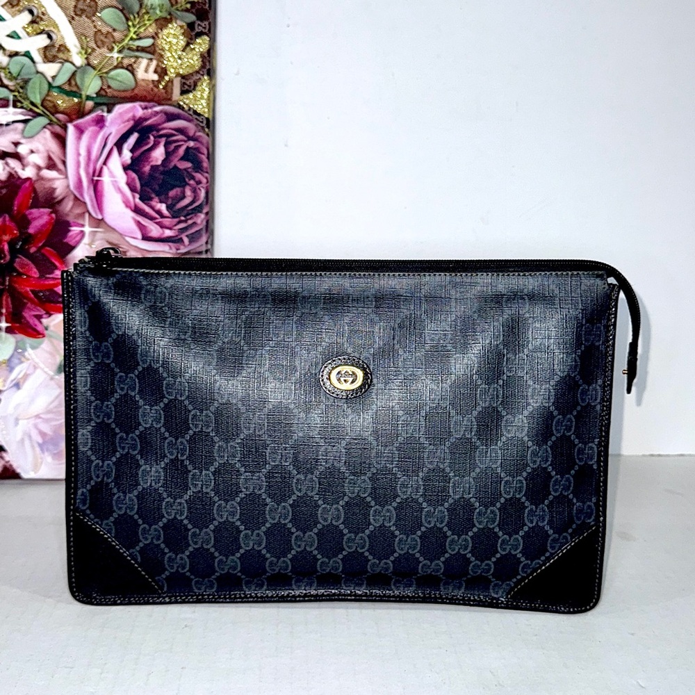 GUCCI GG Supreme Black large Clutch